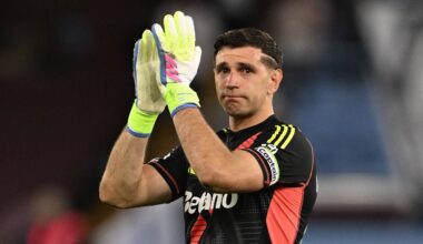 Manchester United Consider Deadline Move for World's Best Goalkeeper