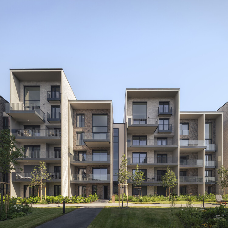 Lake 11 Home & Park / Coldefy - Image 1 of 29