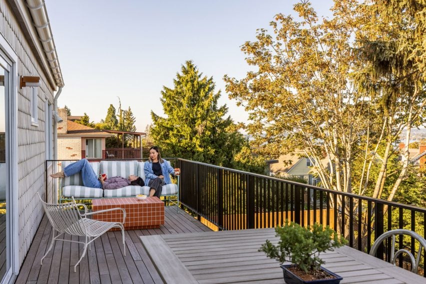 Outdoor deck