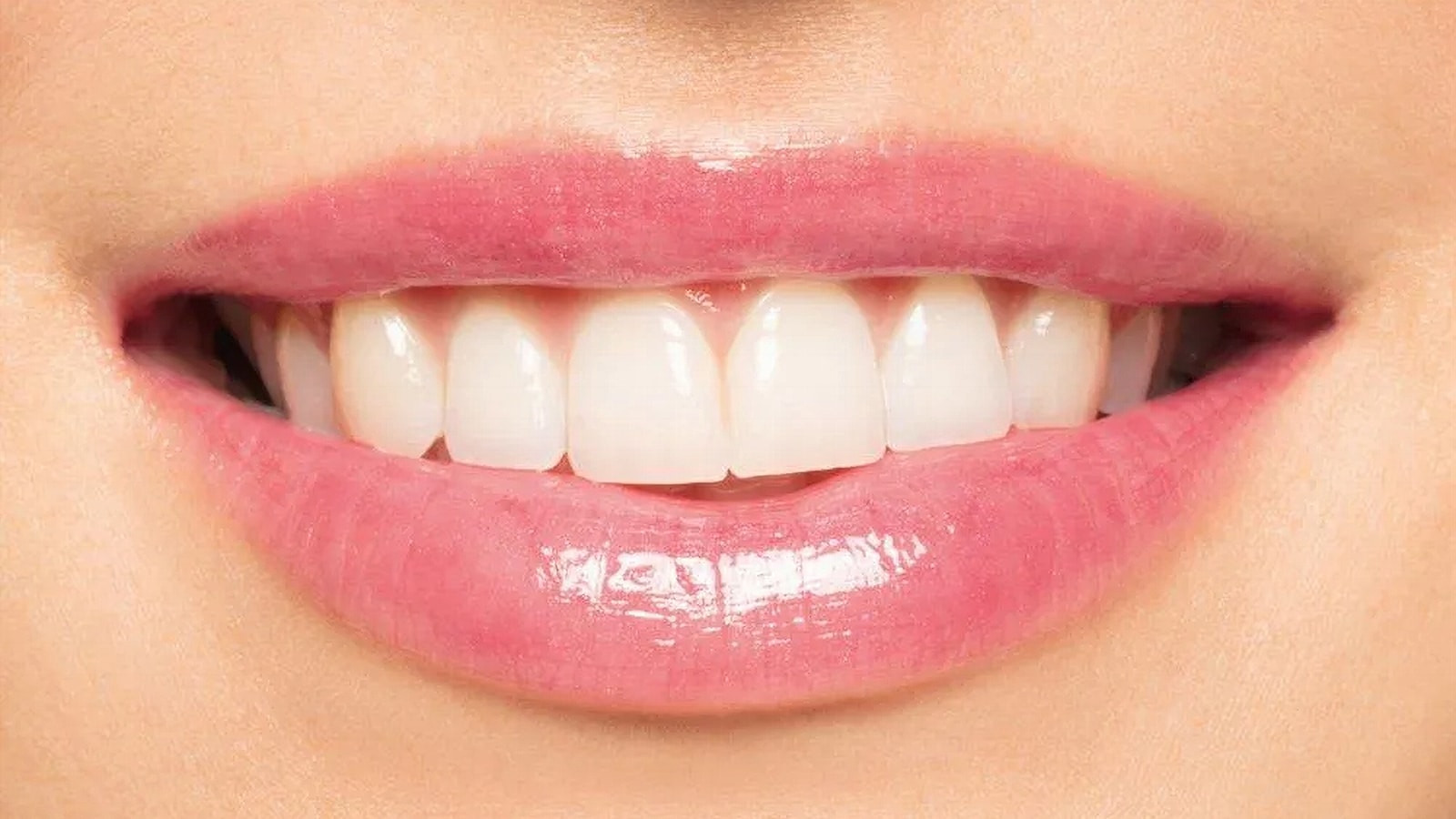 Clarins gets lippy with Manchester pop-up event