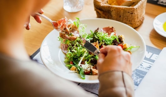 Fitness coach reveals Japanese secret to enjoy meals without gaining fat. (Unsplash)