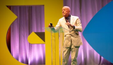 Norman Foster addressing the World Design Congress 2025