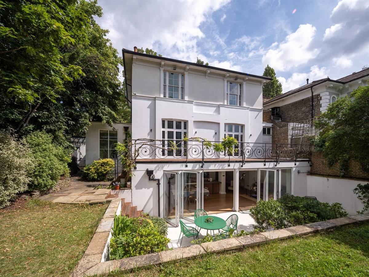 The exterior of Kate Moss's former home in St John's Wood