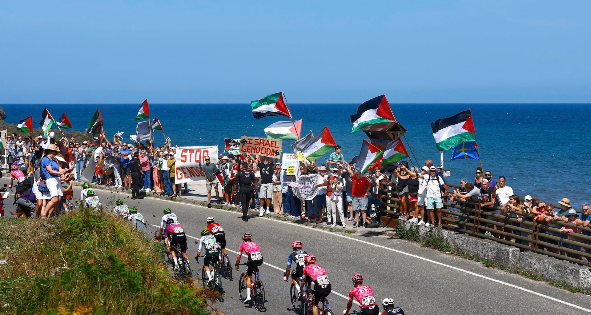 A tree in the road and another altered stage: Vuelta organizers plan to continue amid ongoing protests - Escape Collective