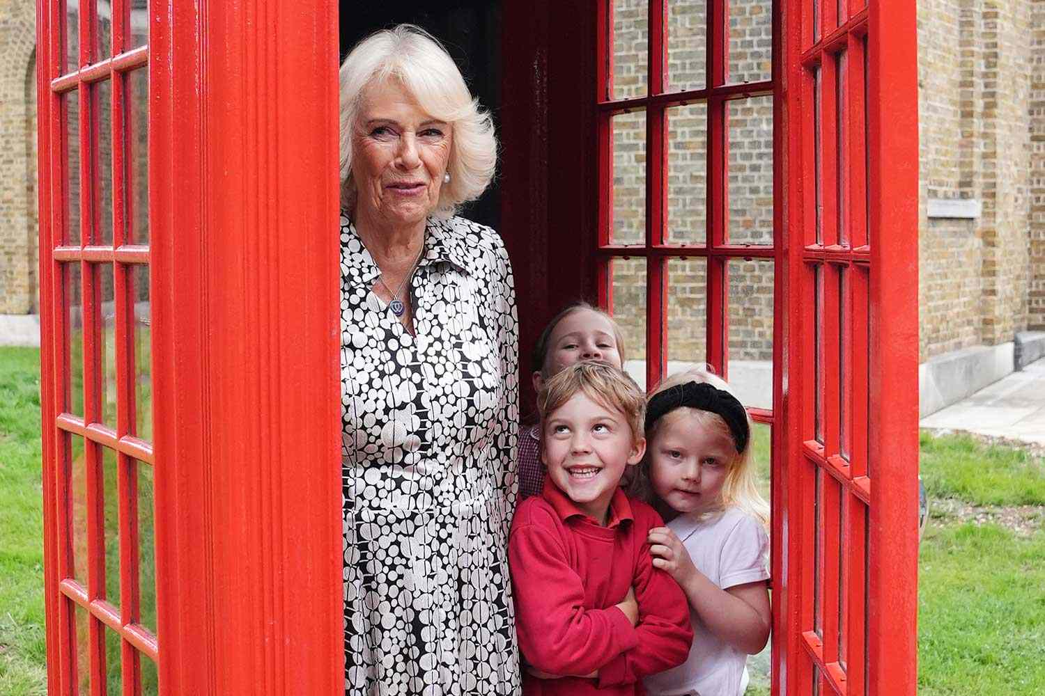 Queen Camilla Crashes the Ultimate British Tourist Photo-Op