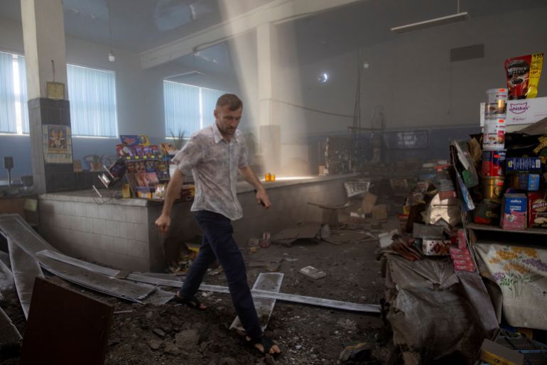 A market trader walks through an indoor market minutes after a Russian drone struck the roof and exploded, amid Russia’s attack on Ukraine, in Kramatorsk, Ukraine September 10, 2025. REUTERS/Thomas Peter