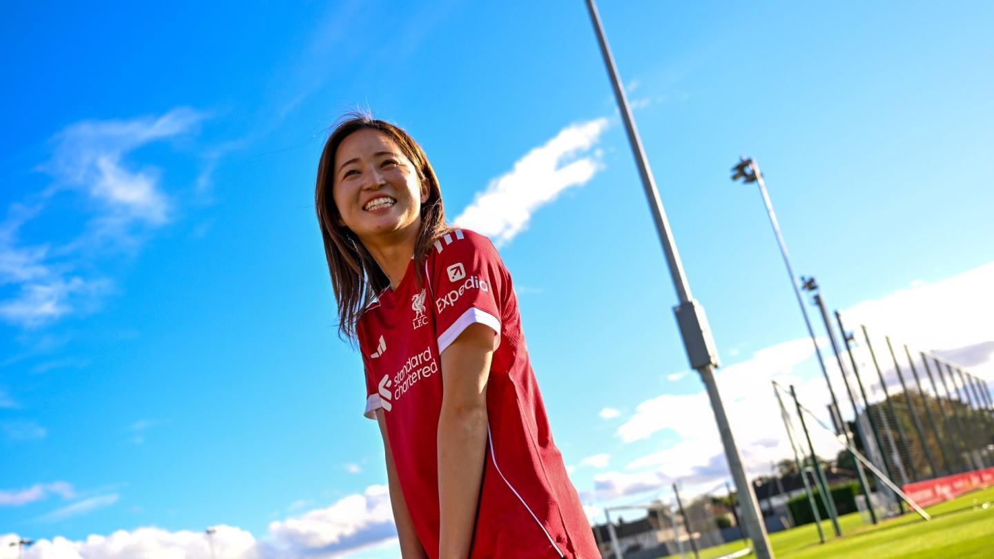 Gallery: Risa Shimizu completes loan switch to the Reds