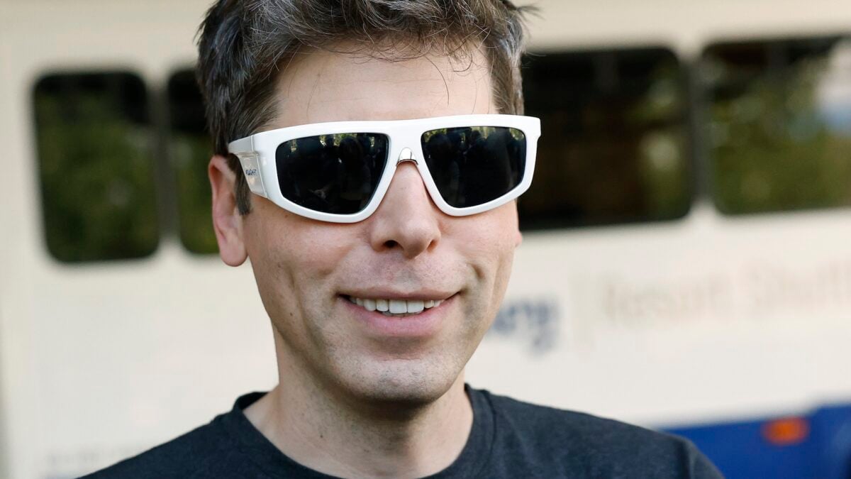 Dead Internet Theory Lives: One Out of Three of You Is a Bot - Gizmodo