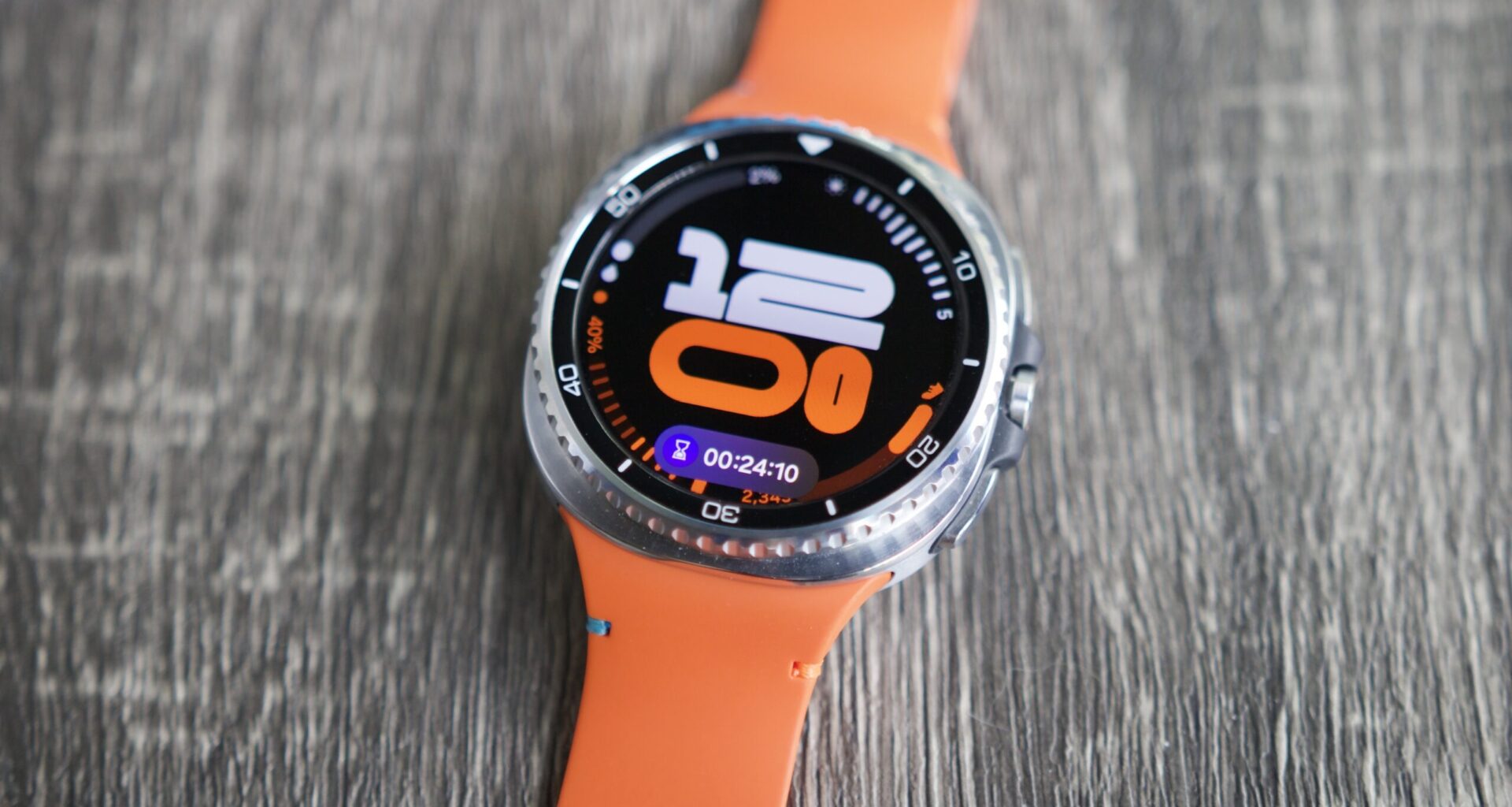 Now Bar displayed on the Samsung Galaxy Watch 8 Classic.