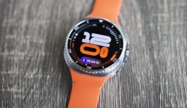 Now Bar displayed on the Samsung Galaxy Watch 8 Classic.