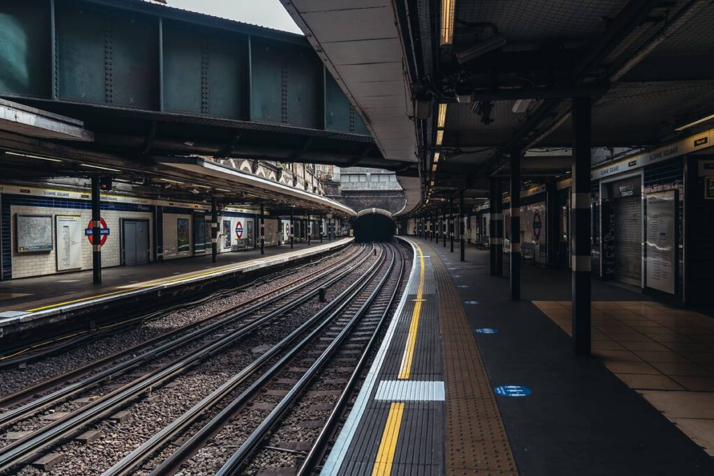 The track and platform at Sloane Square station