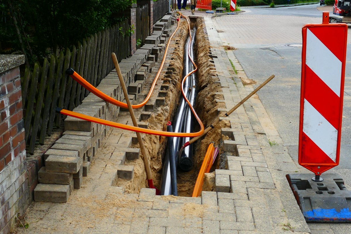 Fiber optic expansion: Two out of three companies suffer from slow internet