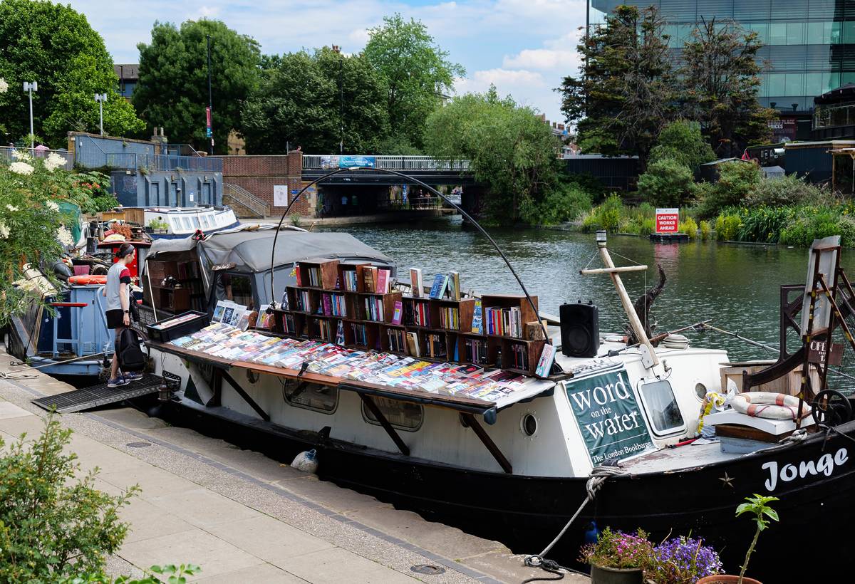 The floating bookshop on Regent's Canal