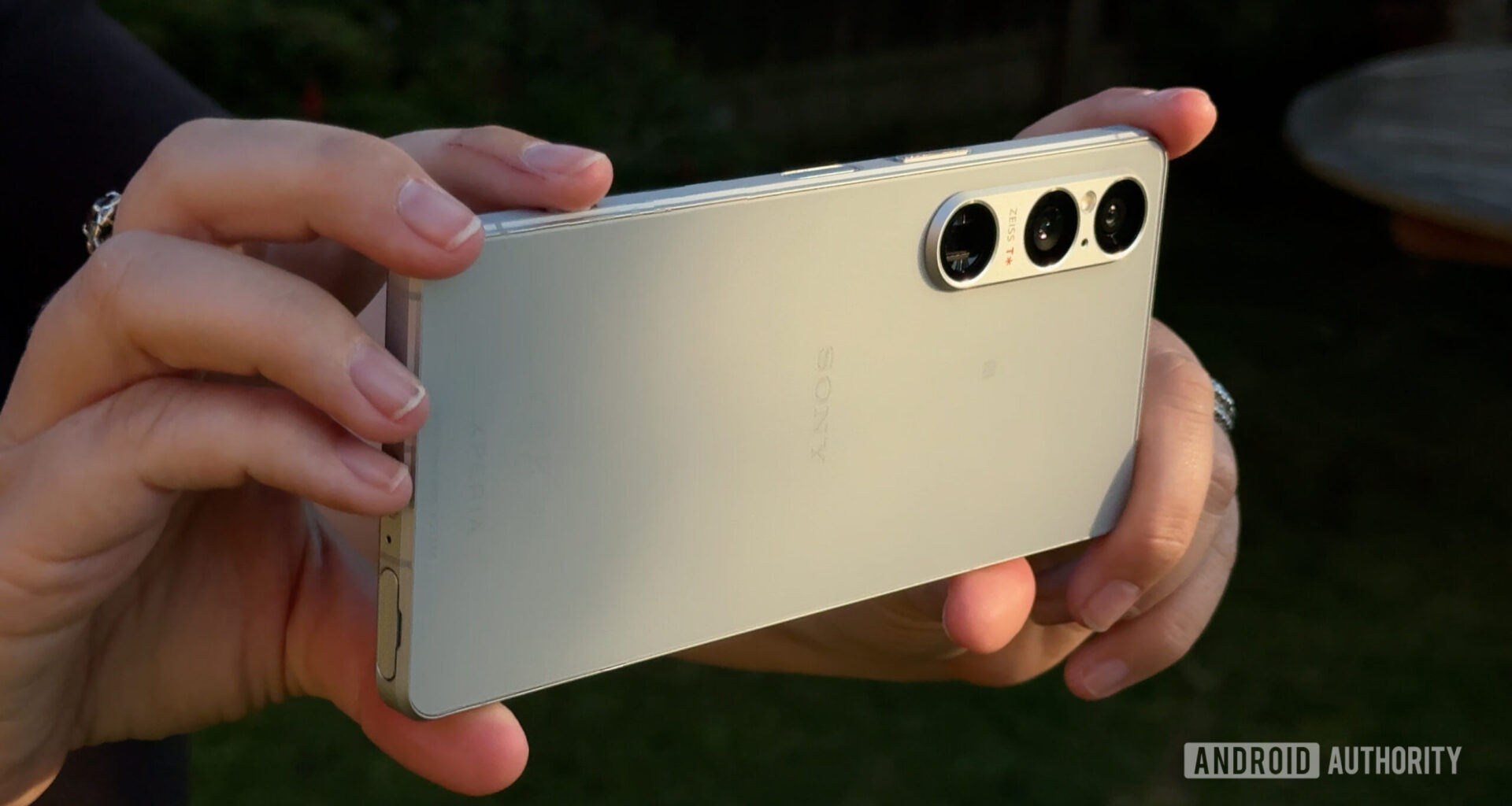 sony xperia 1 vi review back handheld landscape