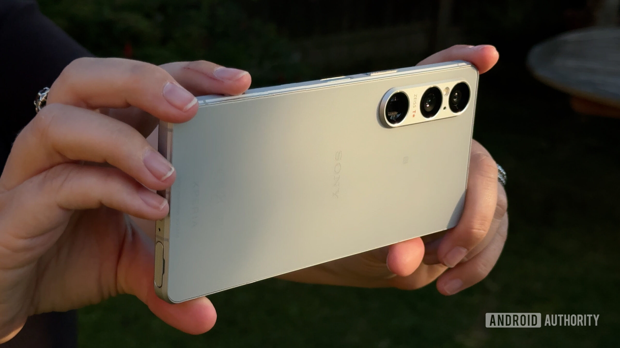 sony xperia 1 vi review back handheld landscape sony xperia 1 vi review back handheld landscape