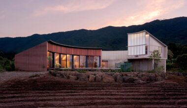 Pojeon House wraps around vegetable garden in South Korea