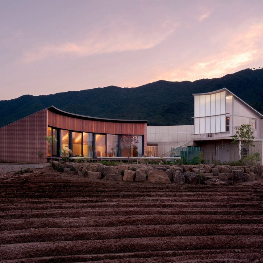 Pojeon House by Sukchulmok and BRBB Architects