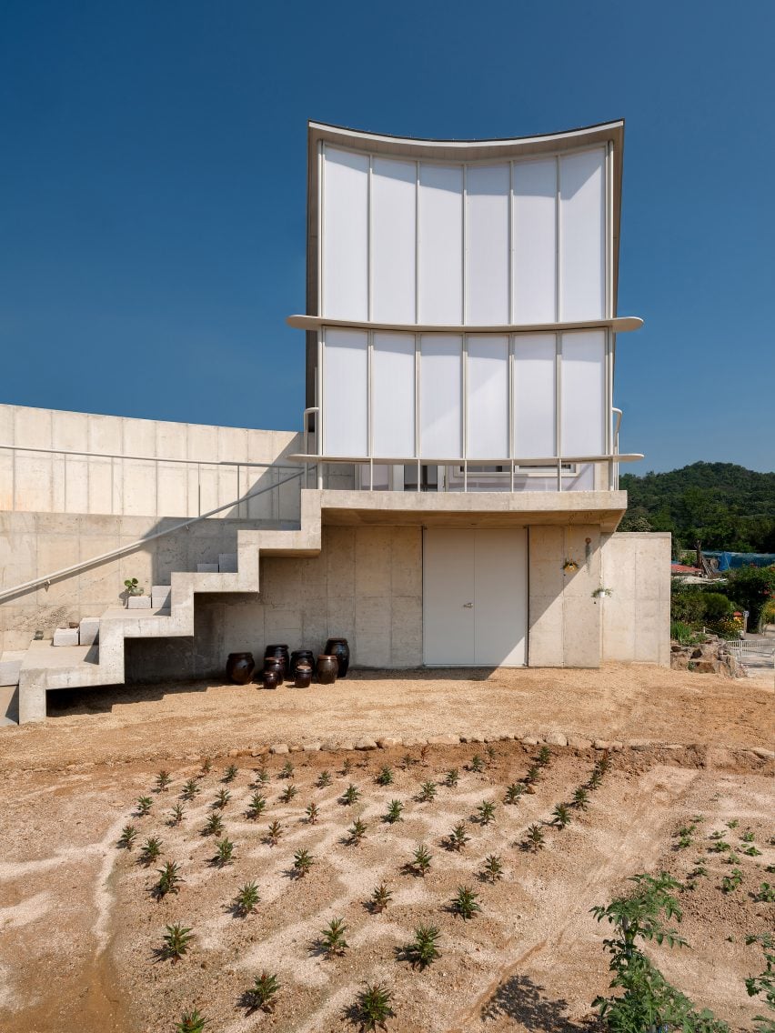 Concrete volume of the Pojeon House by Sukchulmok and BRBB Architects