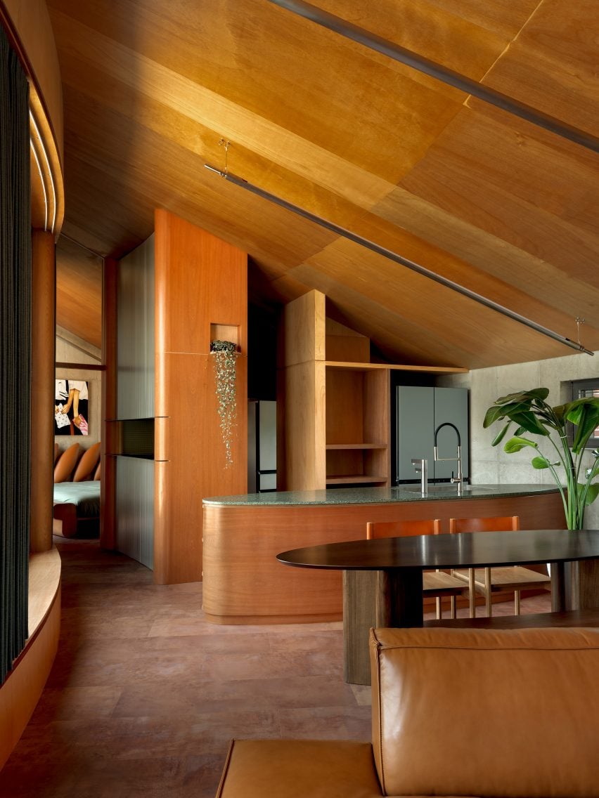 Kitchen interior of curved home by Sukchulmok and BRBB Architects
