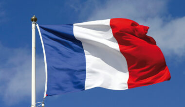 France on a Hot Plate.. The Confidence Vote for the Government Reflects a Crushing Political and Economic Crisis