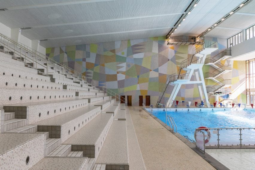 Seats in Swedish swimming pool