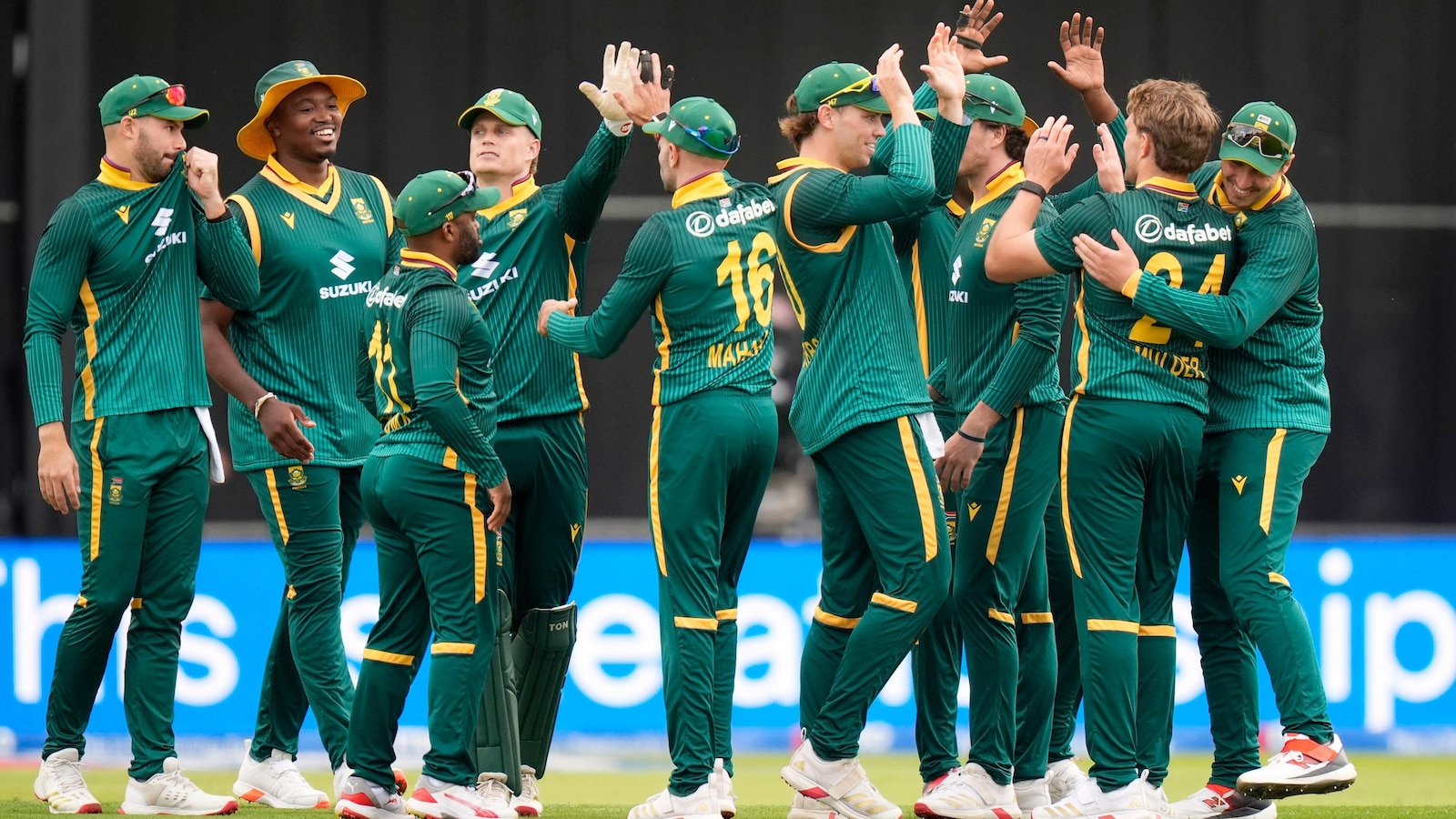 England wins toss, bowling first and drops Baker for 2nd ODI against South Africa