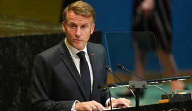 'Everything’s frozen for you': Stopped on the street by NYC police, France's Macron calls ... Trump