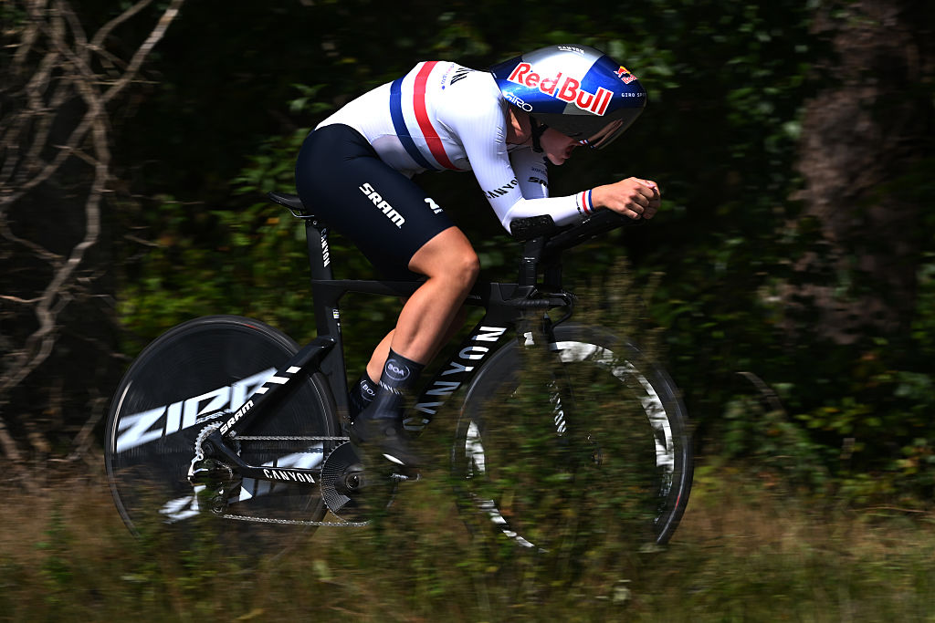 Simac Ladies Tour: Zoe Bäckstedt storms to stage 5 time trial victory as Lorena Wiebes retains overall lead