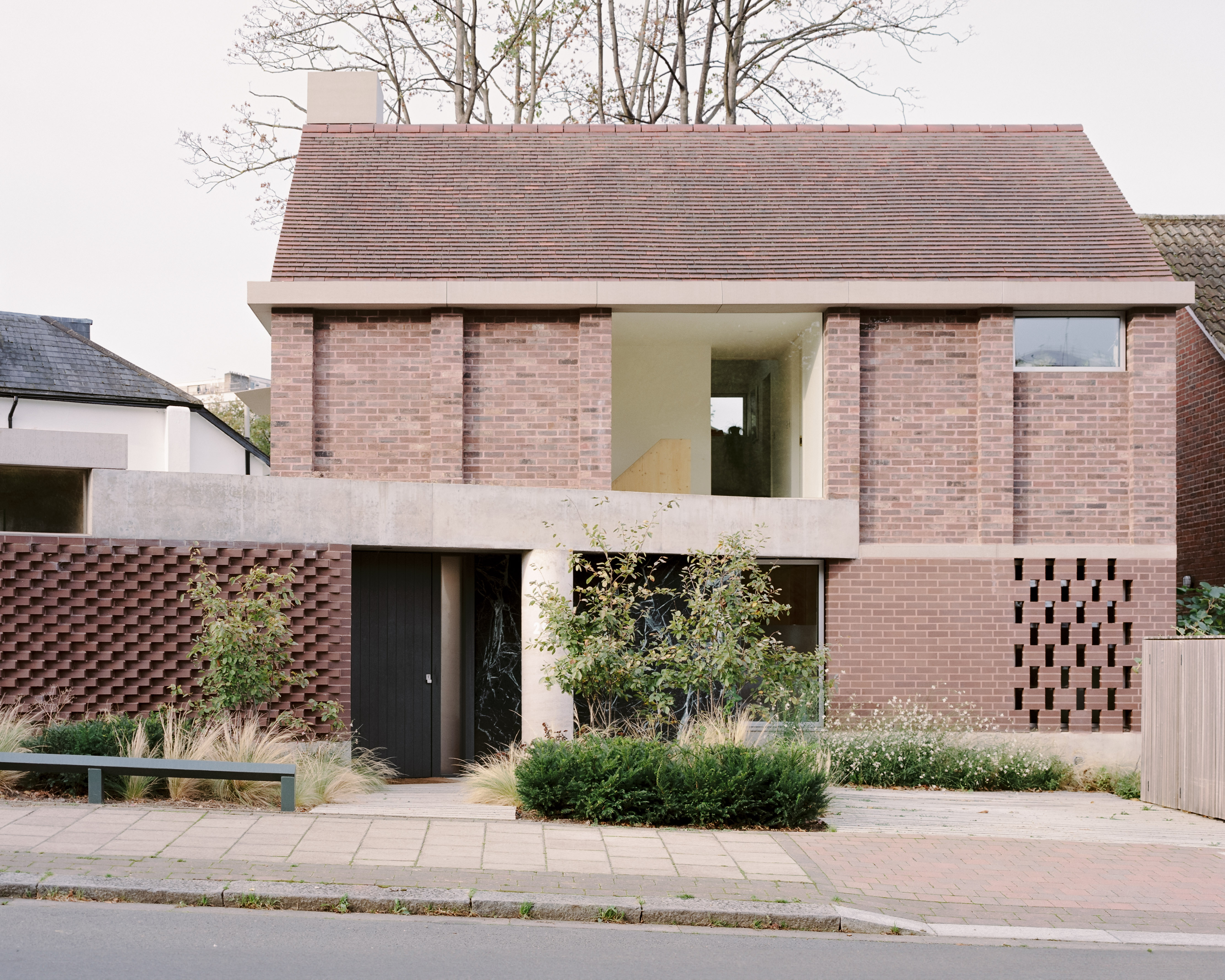 Six Columns House by 31/44 Architects