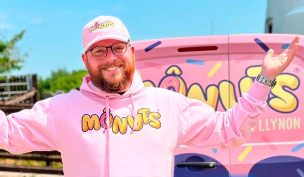 Richard Holt is Mr Mônut