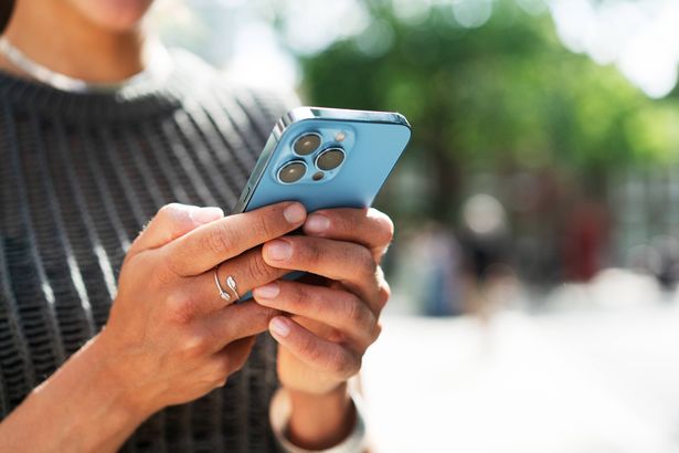 A hack warning has been issued to all iPhone users (stock)