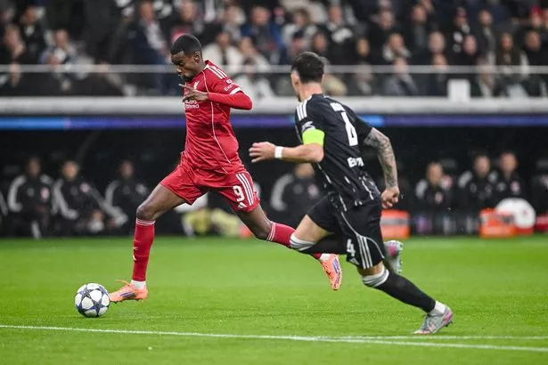 Alexander Isak picked up an injury