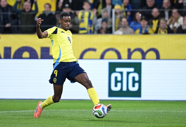 Alexander Isak runs with the ball