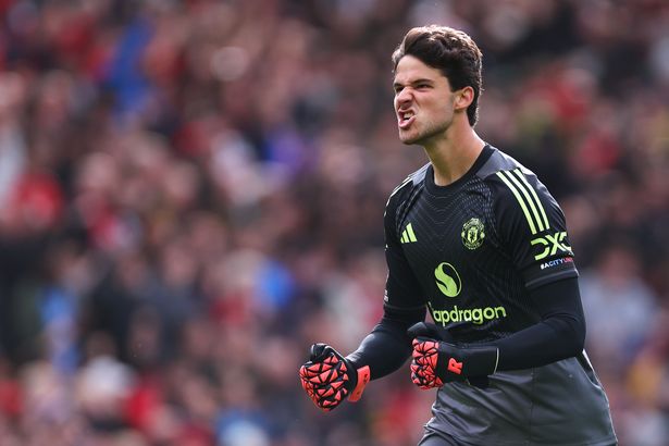 Senne Lammens of Manchester United celebrates during the Premier League match between United and Sunderland 