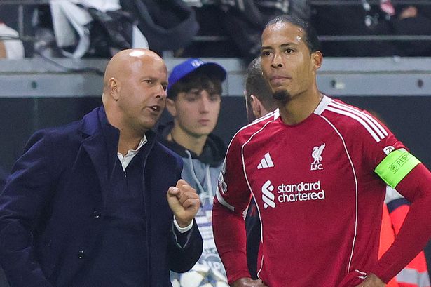 FRANKFURT AM MAIN, GERMANY - OCTOBER 22: Head coach Arne Slot of Liverpool FC talks to Virgil van Dijk of Liverpool FC during the UEFA Champions League 2025/26 League Phase MD3 match between Eintracht Frankfurt and Liverpool FC at Frankfurt Stadion on October 22, 2025 in Frankfurt am Main, Germany. (Photo by Ralf Ibing - firo sportphoto/Getty Images)