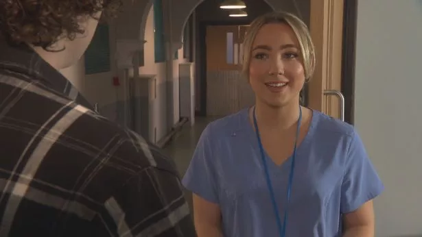 Tom finds Peri mid-shift at the hospital - will they give romance a chance?