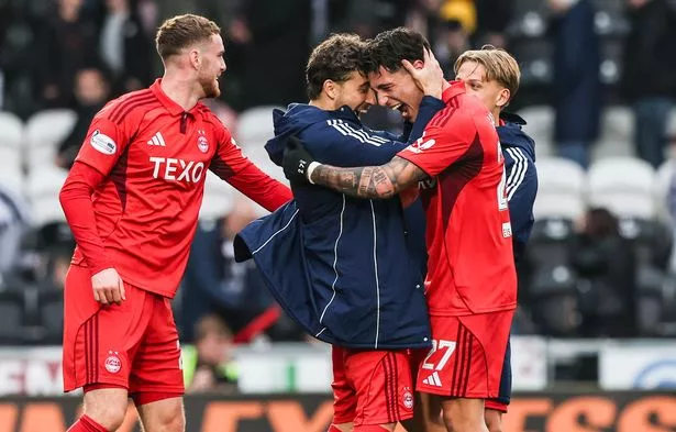 Aberdeen celebrations after win over St Mirren