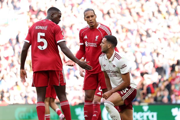 Ibrahima Konate and Virgil van Dijk react towards Mikel Merino