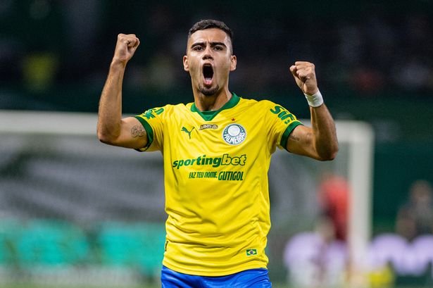Former Manchester United midfielder Andreas Pereira has slammed the club's facilities 