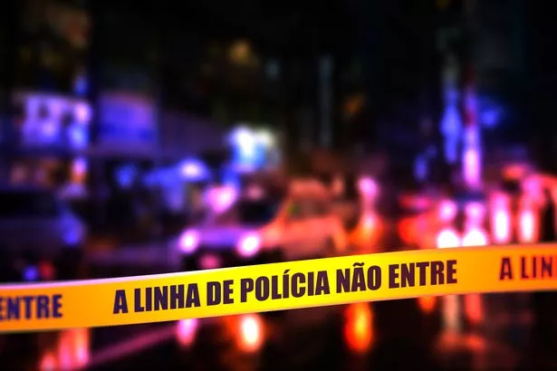 Police tape in Portuguese