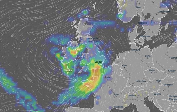 This weather map shows the band of low pressure moving in from the south on Sunday