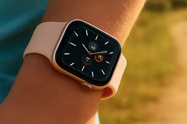 For 24 hours only, Wowcher is selling refurbished Apple Watch 5 models for £79.20