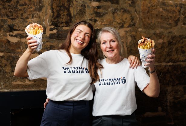 A picture of Linda Bantouvakis and her daughter Stascia