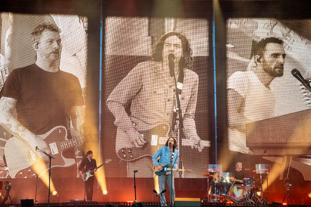 Snow Patrol on stage 