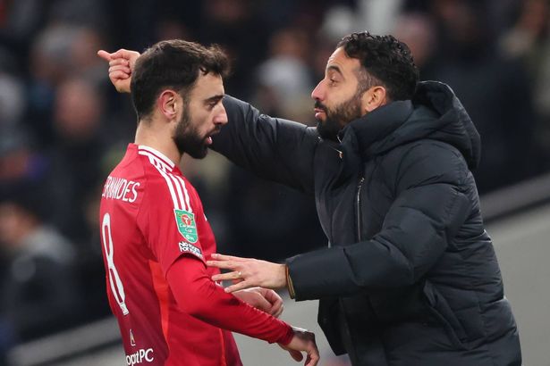 Manchester United manager Ruben Amorim with Bruno Fernandes during the Carabao Cup Quarter Final match between Tottenham Hotspur and Manchester United