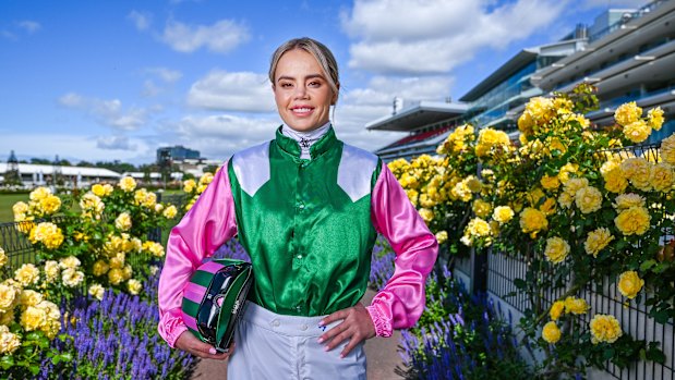 Jockey Winona Constin.