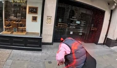 Food delivery rider Diego Galdino has started spraying the thieves with red paint in an attempt to stop them stealing