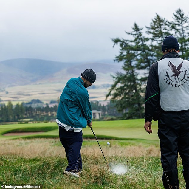 The singer swapped the mic for the club as he made a point of taking part in its world famous golf course while he’s visiting