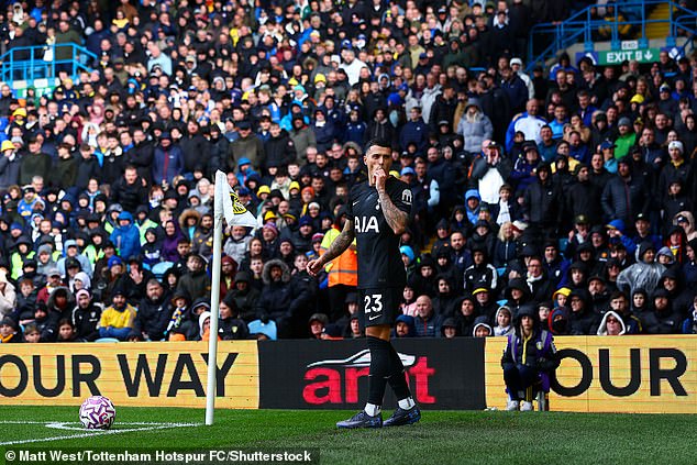 The Spaniard pretended to puff the vape as he limbered up to swing in a corner in front of the home fans