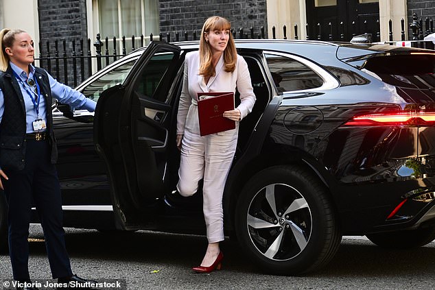 The same bodyguard with Ms Rayner in Downing Street